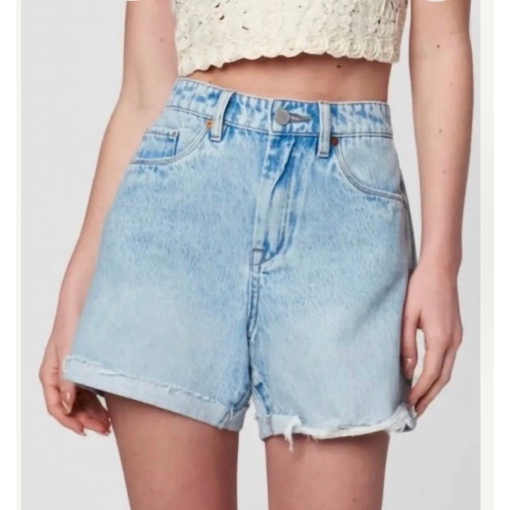 BlankNYC The Perry Mom Shorts High Rise Light Wash Denim Size 27 NEW 40CH8260